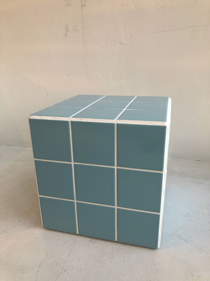 Журнальный стол куб из плитки