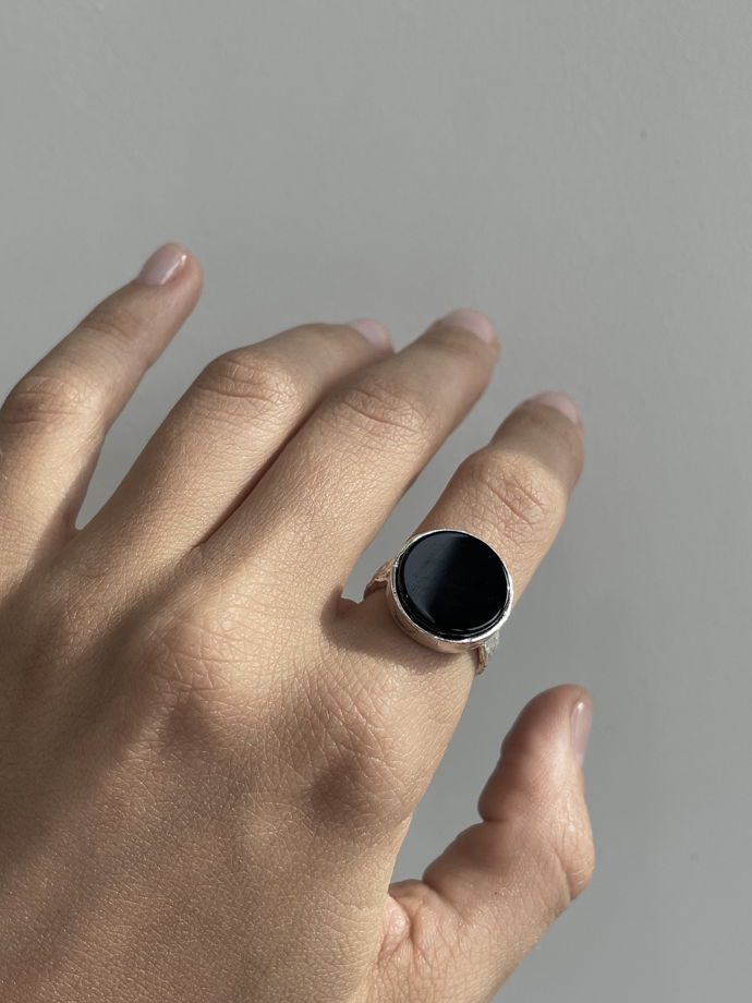 Кольцо с черным агатом из серебра