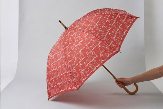 Красный зонт с красными котами