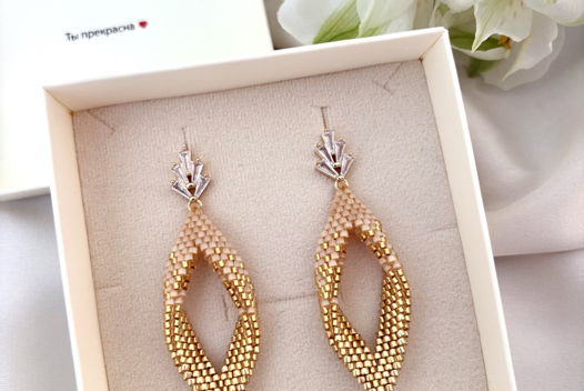 Серьги листики из бисера