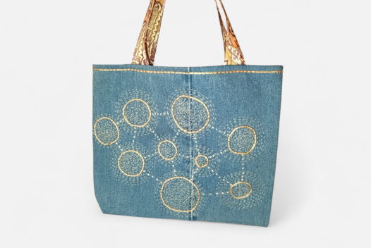 Сумочка из переработанного денима с ручной вышивкой в технике Boro