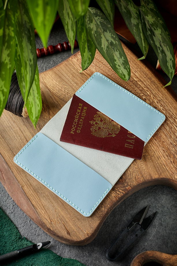 Обложка для паспорта кожаная голубая HELFORD Cover 1.1