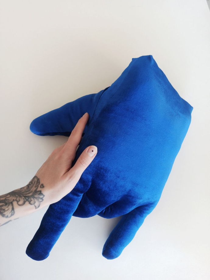 Рука интерьерная подушка Синяя