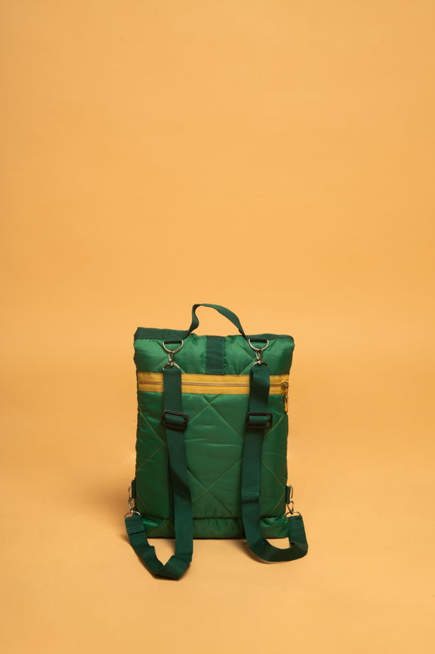 Зеленый стеганый рюкзак-сумка с ручкой и желтой молнии ручной работы