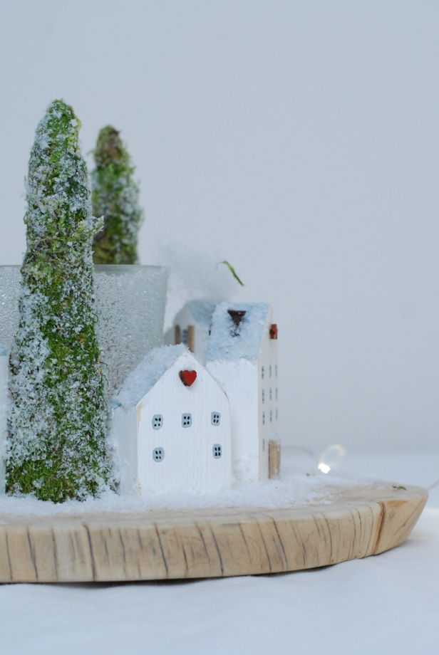Белый новогодний подсвечник с елками HAND MADE