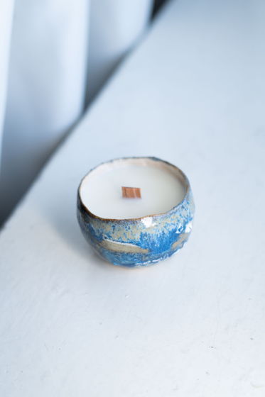 Ароматическая соевая свеча из серии «Стихия» в керамической пиале | 20-22 часа горения | аромат «инжир & кора дуба»