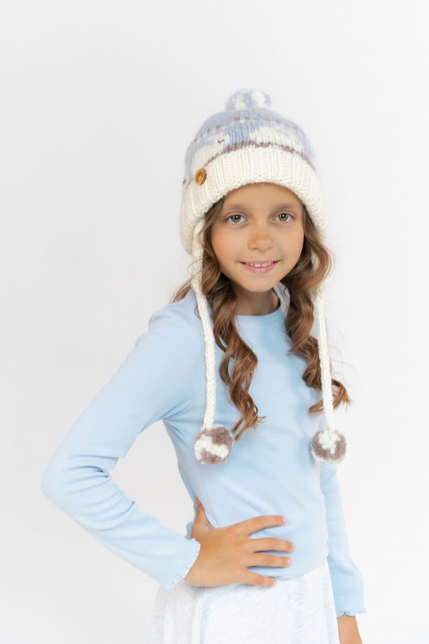 Белая детская зимняя шапка "Зайчики" из 100%ной мягкой шерсти