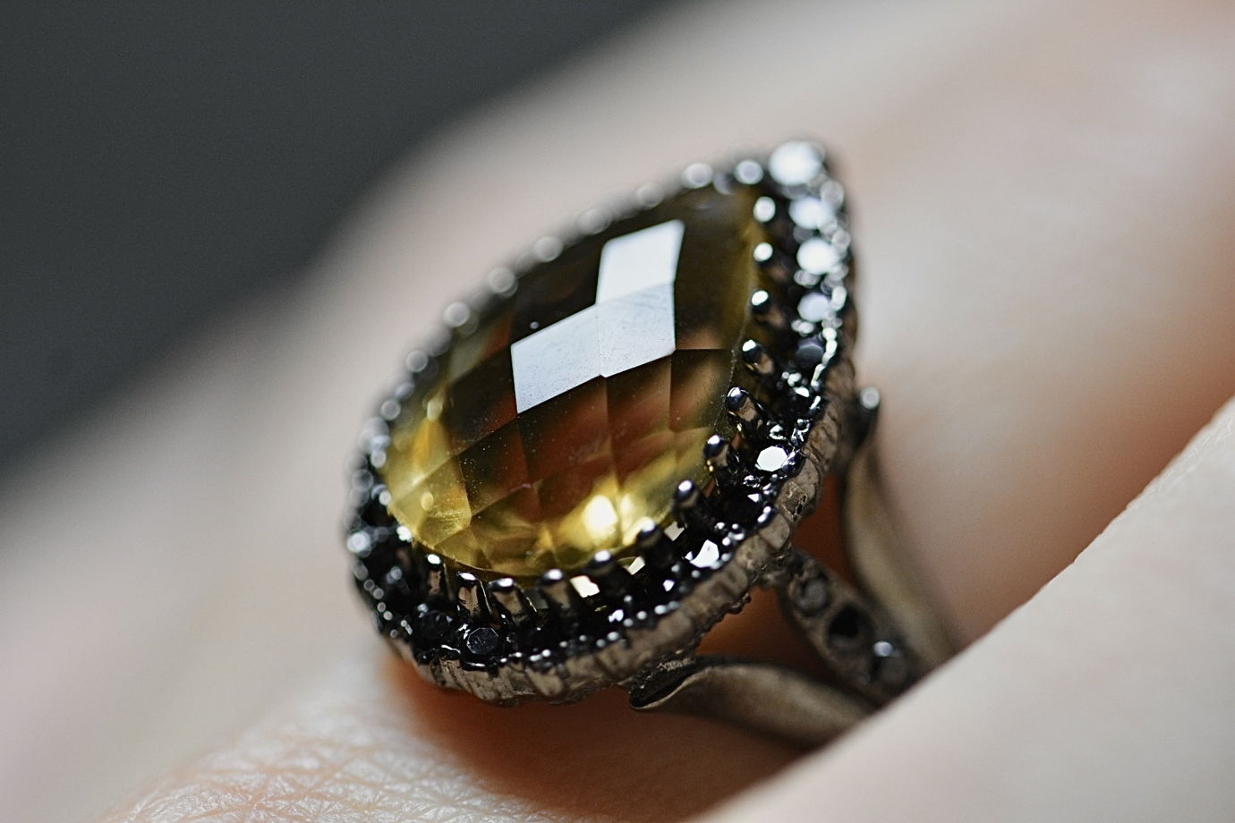 Кольцо «Груша» из серебра с цитрином