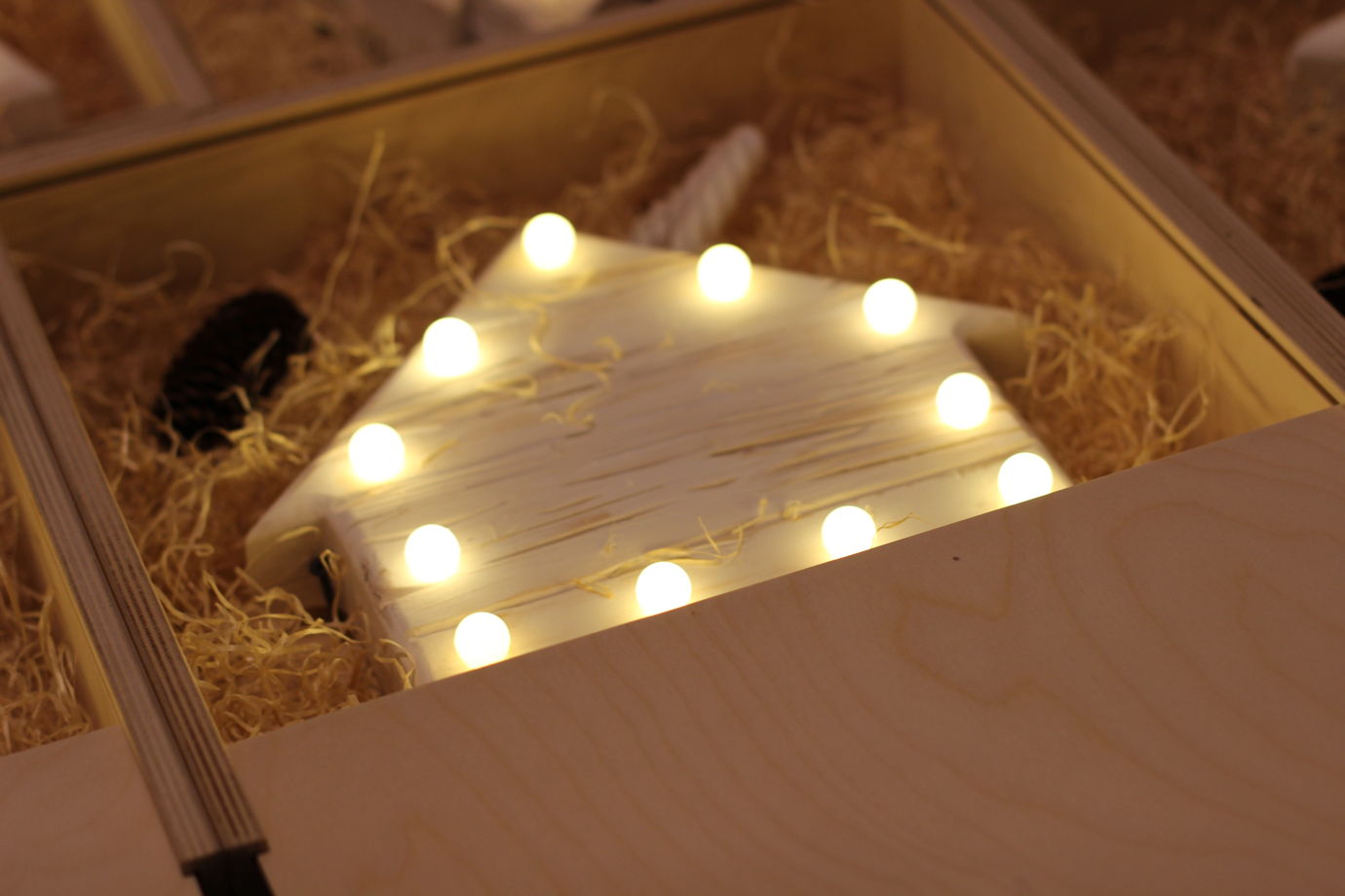 ДОМИК  — Авторский светильник, ночник из дерева ручной работы