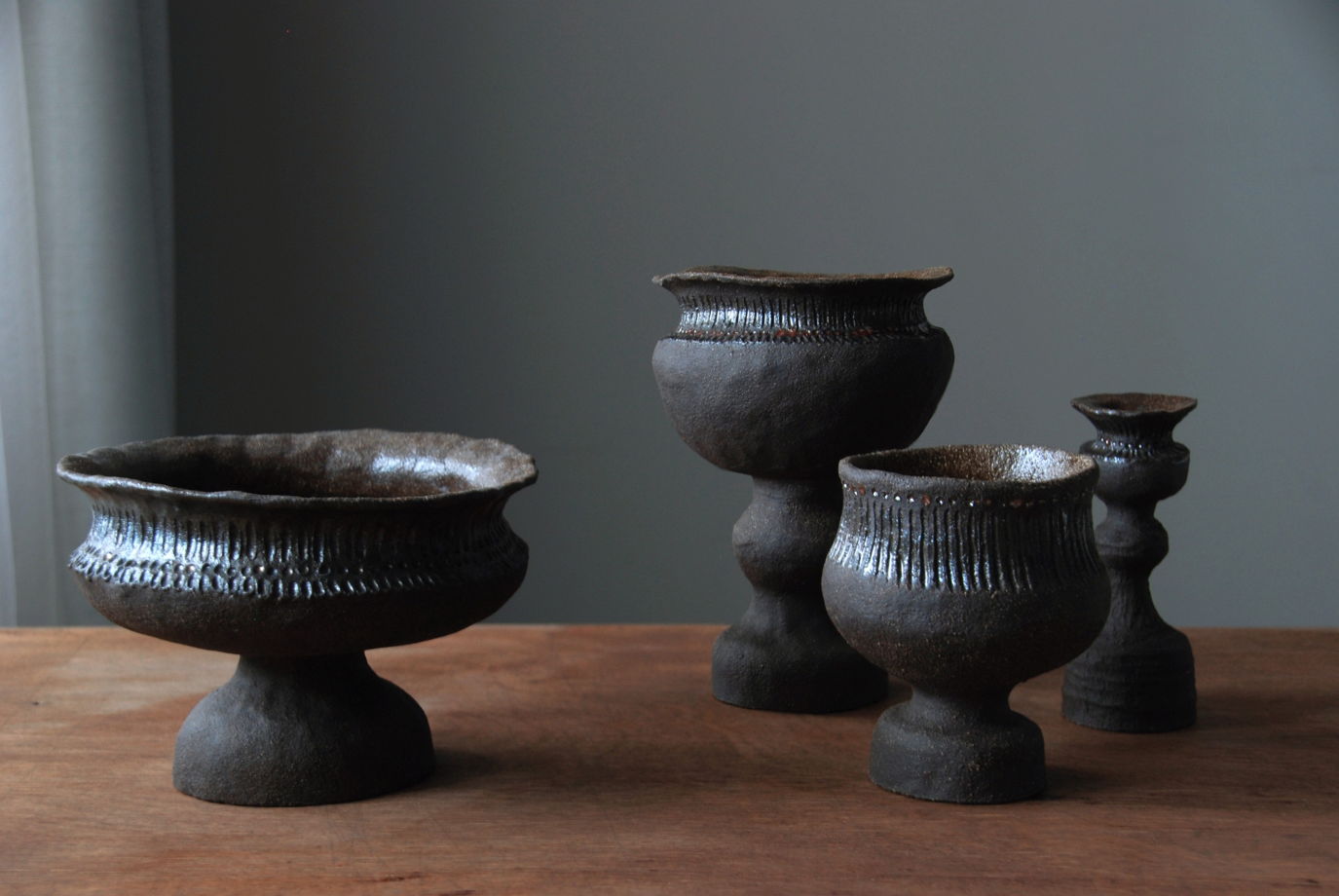 Набор из керамических ваз и подсвечника, ручная работа.