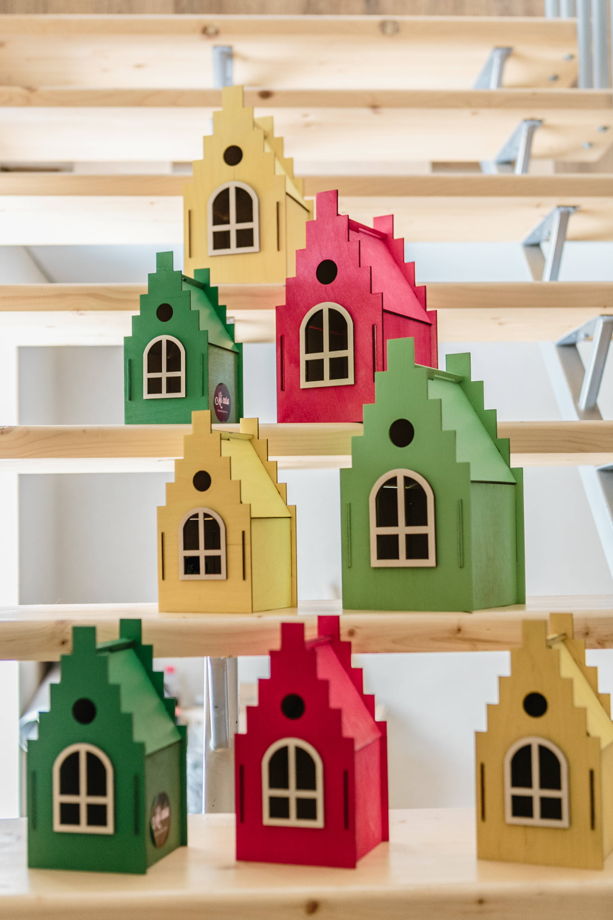Декоративный игрушечный дом из дерева