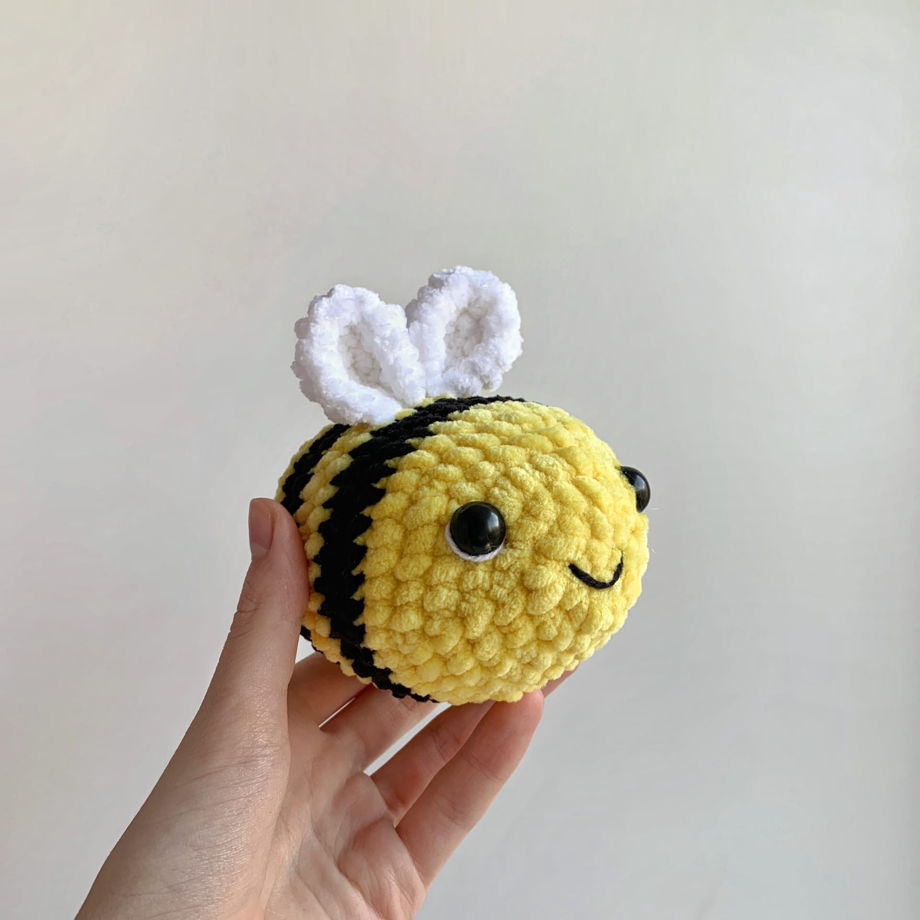 Плюшевая пчёлка - авторская игрушка ручной работы