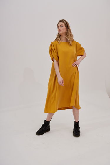 Платье из шелковистого тенсела желтая горчица