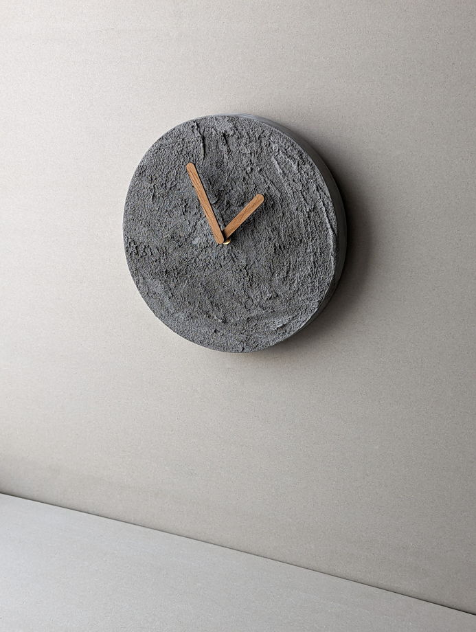 Настенные часы из бетона MOON