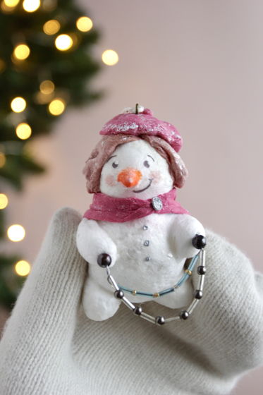 Ватная ёлочная игрушка «Снеговик с гирляндой»