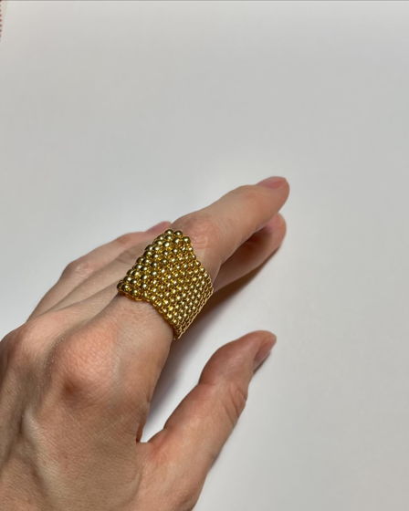 Кольцо из золотого бисера