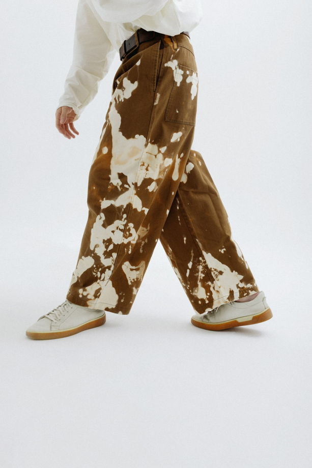 Брюки пятнистые кроя ballon из плотной хлопковой ткани.