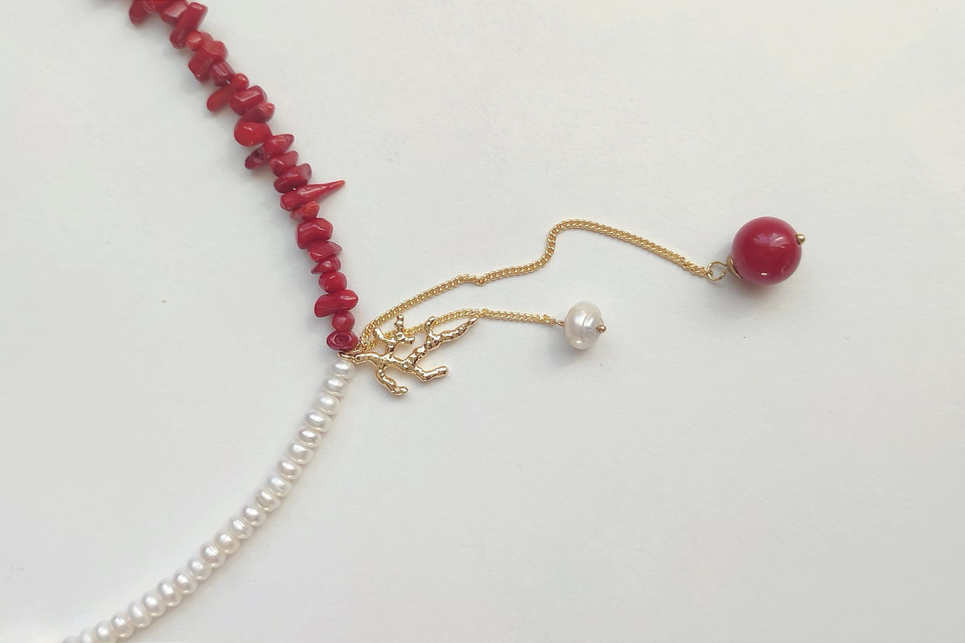 Чокер из жемчуга и коралла