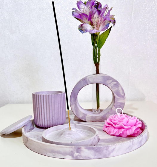 Набор с ароматическими свечами, оригинальной вазой и подставкой для палочек-благовоний  на подносе
