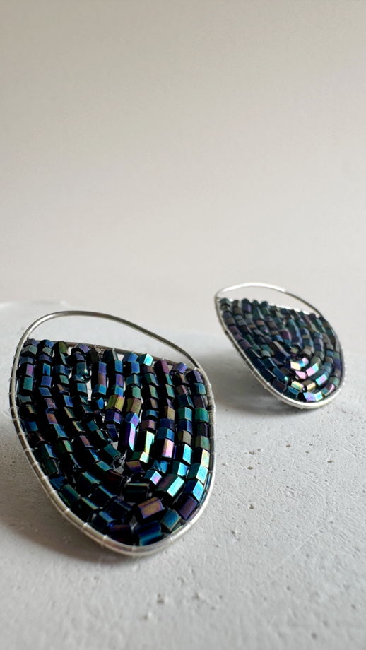 Серьги с переливом из бисера и серебра