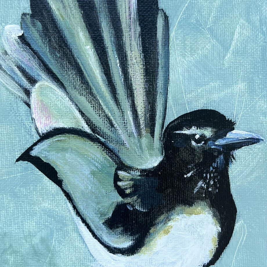Маленькая картина красками с изображением птицы