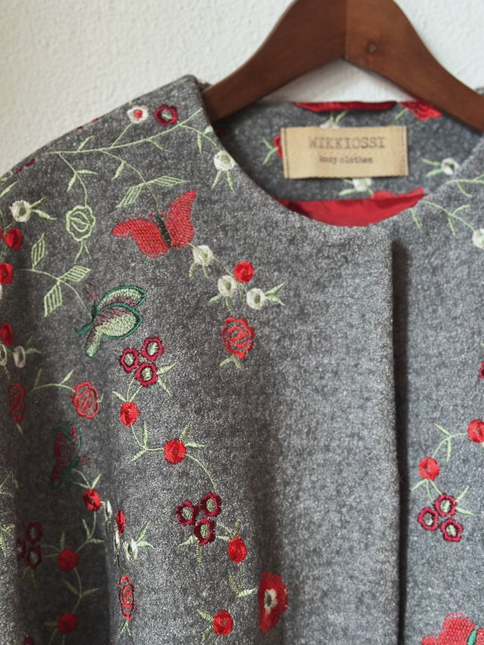 Короткое пальто/жакет с вышивкой