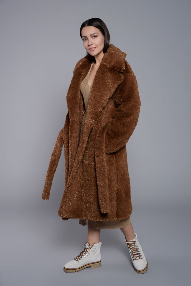 Пальто меховое из стриженной шерсти альпаки коричневое с люрексом