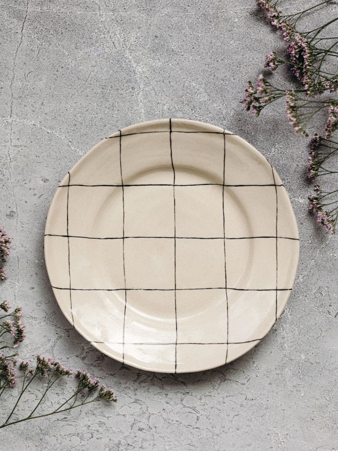 Плоская керамическая тарелка "Полоска", диаметр 21 см