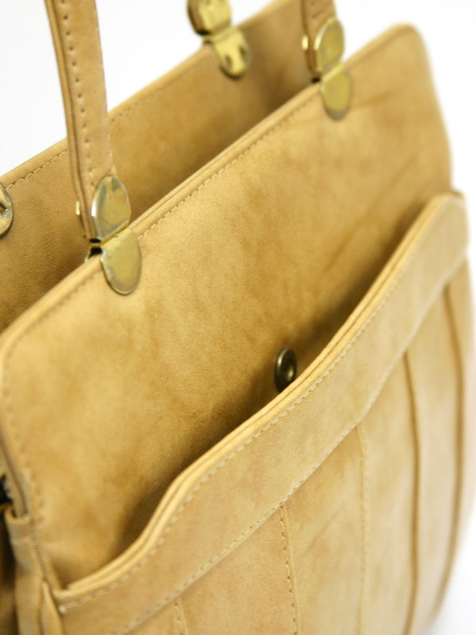 Винтажная сумка из натуральной кожи бежевого цвета с подкладкой из замши