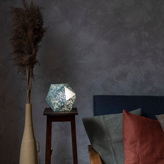 VIAPLANT Hedron Play Gramina Blue - декоративная настольная лампа из крашеного сена