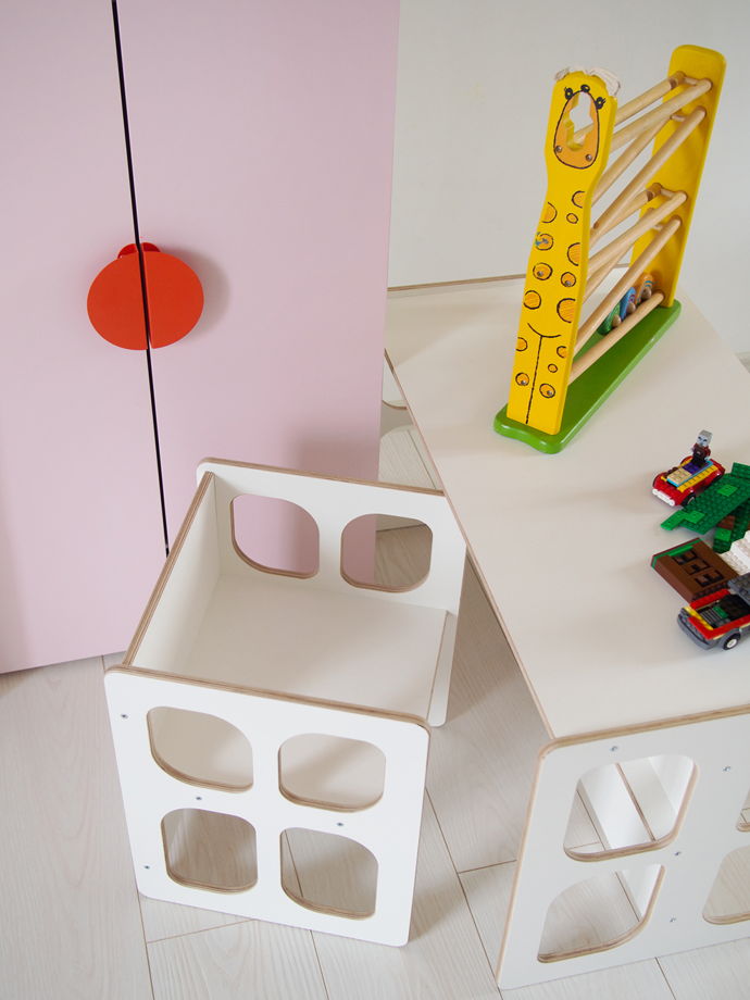 Комплект белой детской мебели Монтессори Киддис стол и стул трансформер