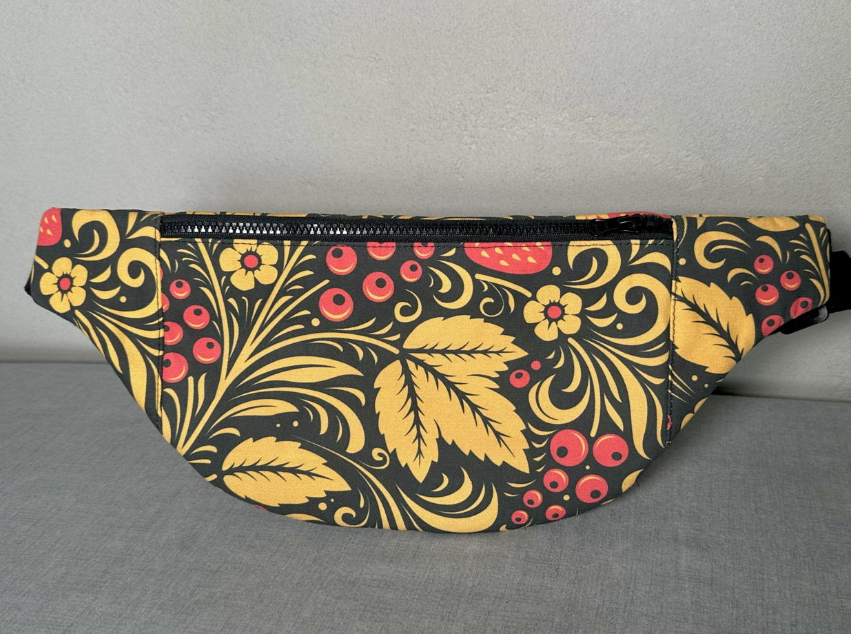 Поясная сумочка из уплотненного денима с принтом в русском стиле