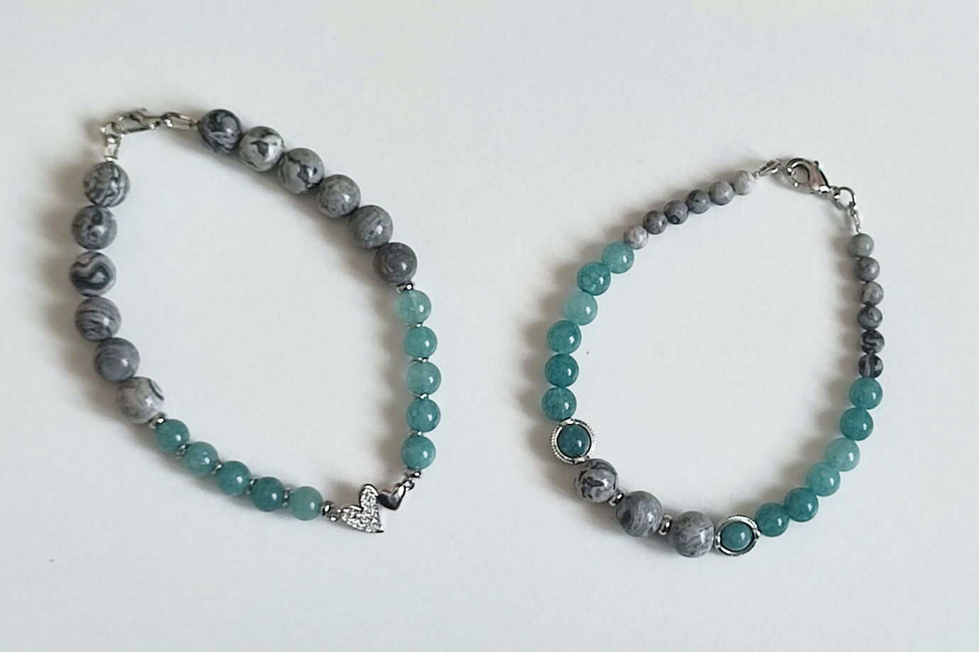 Пара браслетов из яшмы