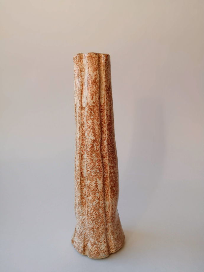 Керамическая ваза ручной работы песочного цвета