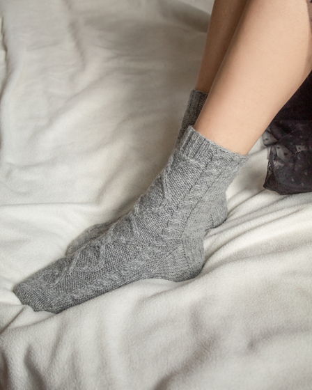 Вязаные шерстяные женские носки серого цвета
