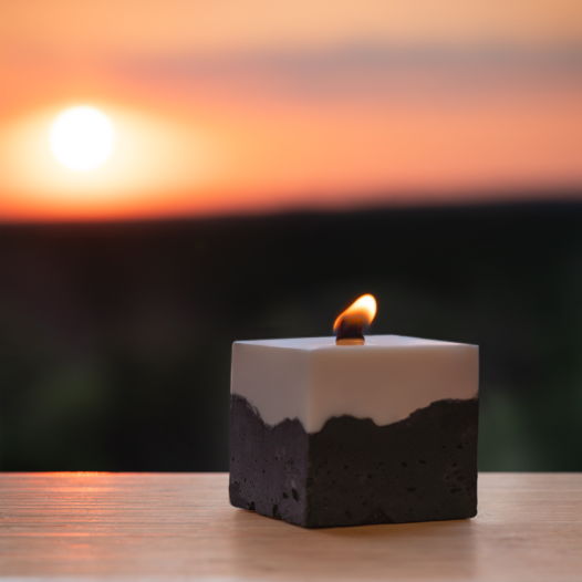 Соевая ароматическая свеча в бетоне