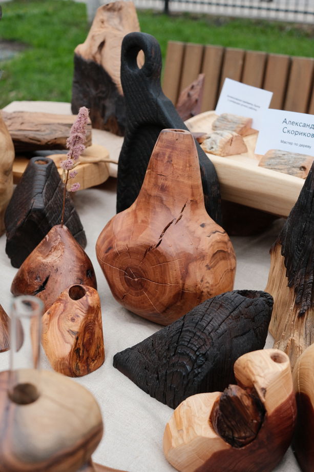 Интерьерная ваза из яблони