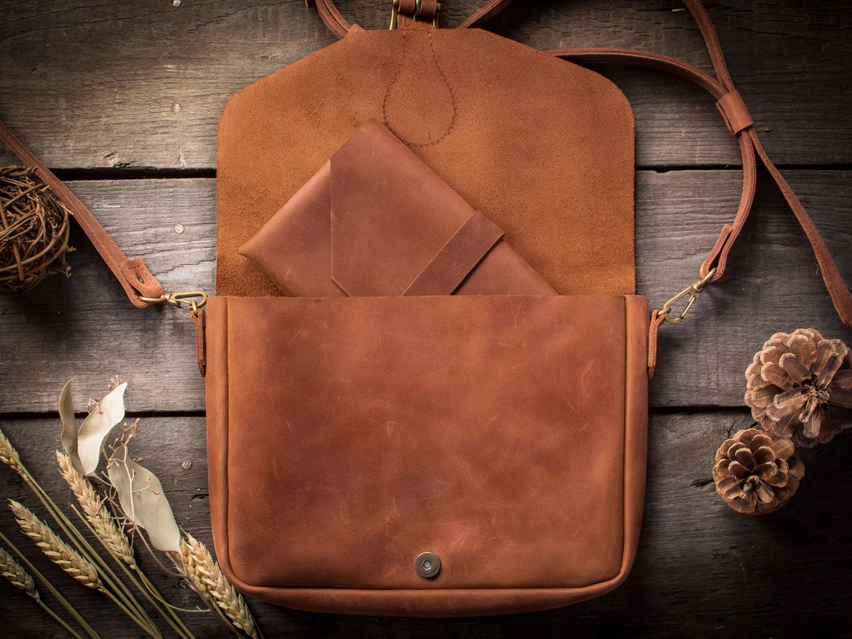 Женская кожаная сумка через плечо  -LILY- цвет Коньяк