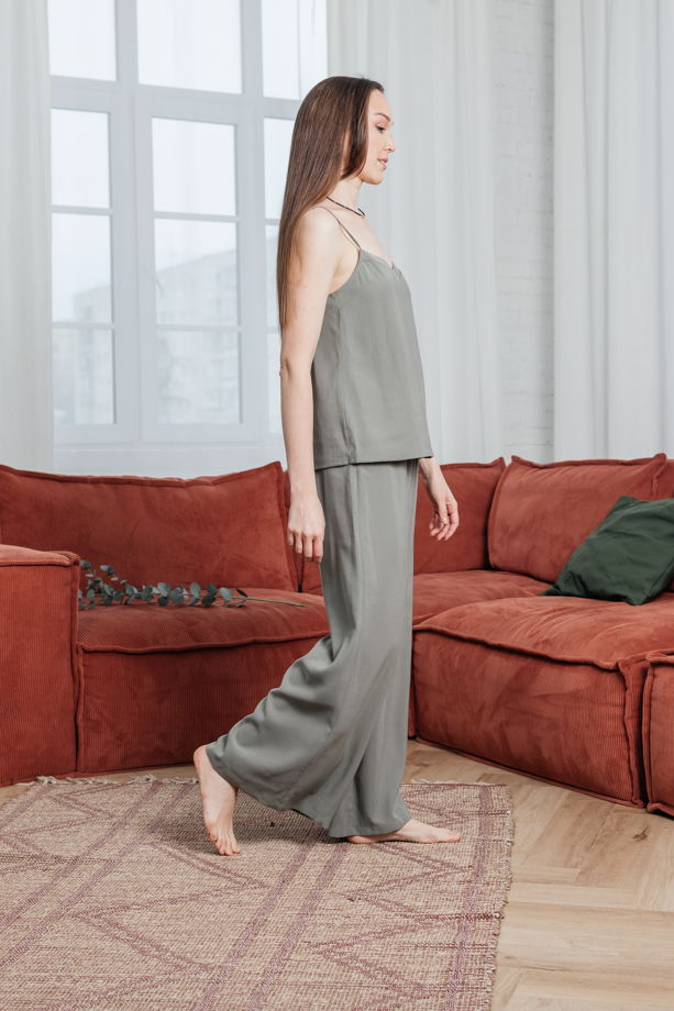 Комплект домашней одежды: топ и брюки из тенселя