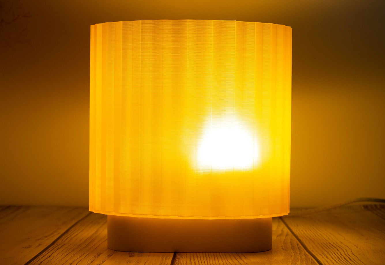 Настольный светильник с абажуром, декоративная лампа-ночник.