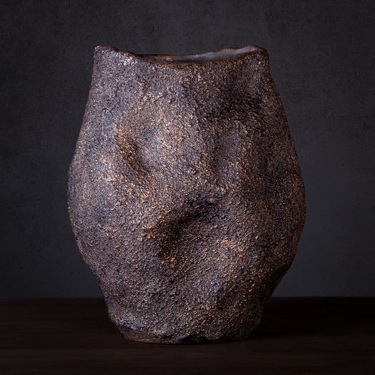 Настольная керамическая ваза Crumpled Bronze vase 2