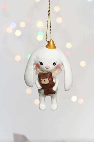 Авторская елочная игрушка "Белый кролик с мишкой"