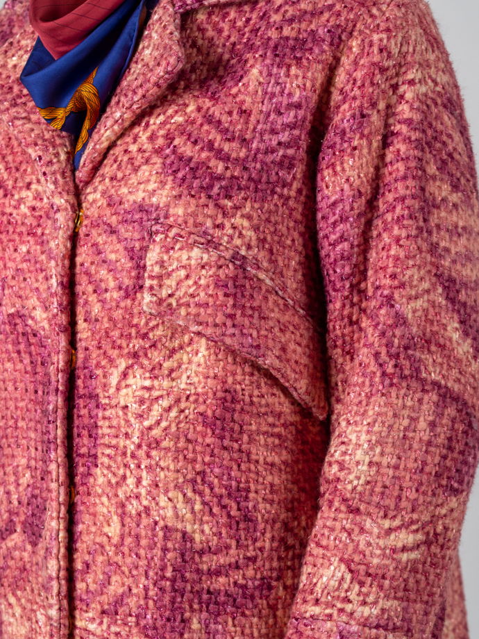Твидовое пальто а-силуэта розового цвета