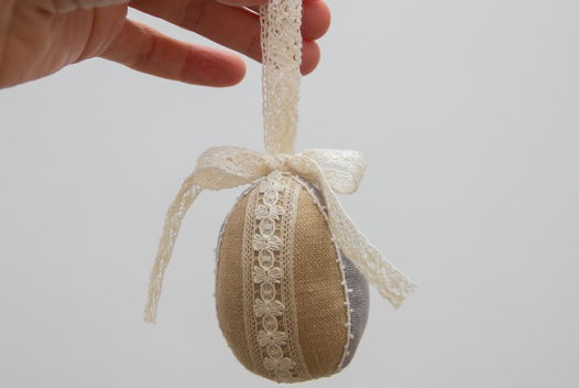 Мягкая игрушка Пасхальное яйцо с кружевом