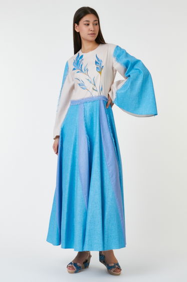 Дизайнерское платье из итальянского льна с вышивкой, выполненной по индивидуальным эскизам