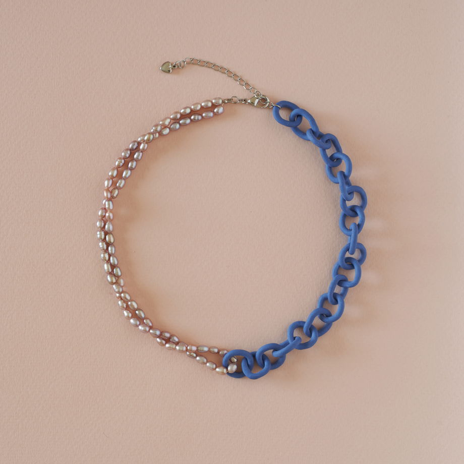 Комбинированное колье-цепь из синего фарфора с розовым жемчугом