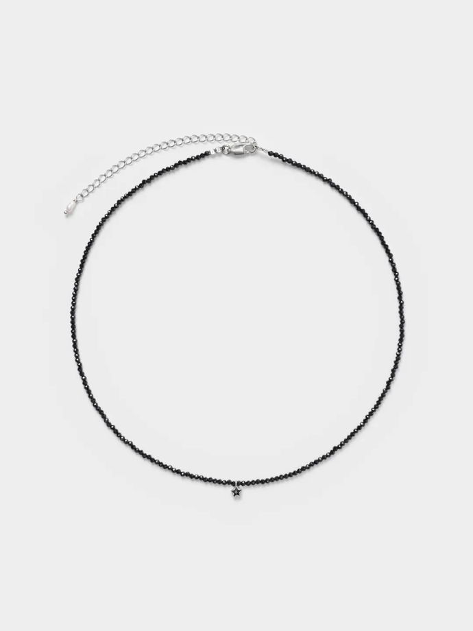 Чокер из черной шпинели с подвесом звездочка