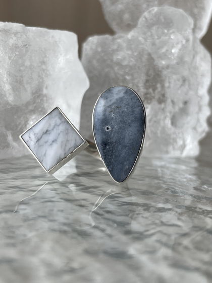 Кольцо из мельхиора с двумя камнями, кахолонгами. Deux S11