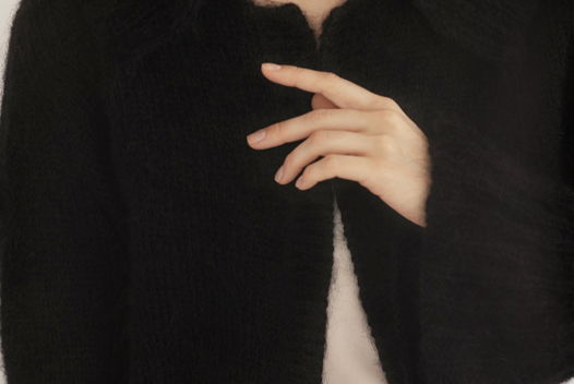 Черный кардиган из шерсти и мохера с рукавами-воланами