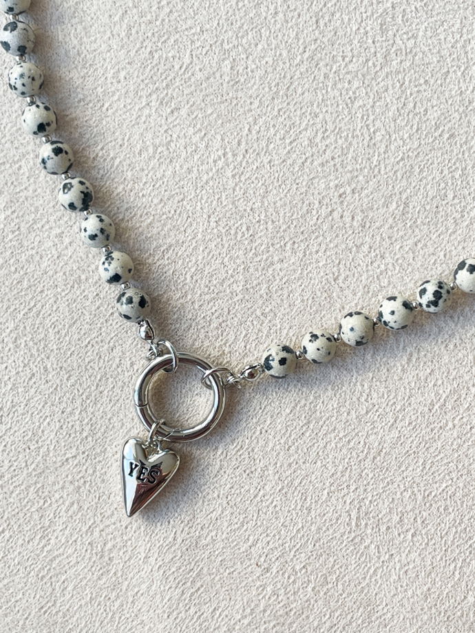 Колье из далматиновой яшмы со съемной подвеской yes/no